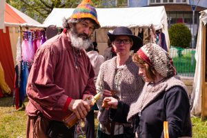 Lebendiges Mittelalter auf den Wiesen am Chiemsee im Seepark Bernau – Felden