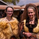 Lebendiges Mittelalter auf den Wiesen am Chiemsee im Seepark Bernau – Felden