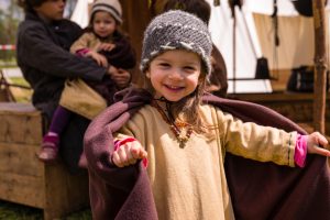 Lebendiges Mittelalter auf den Wiesen am Chiemsee im Seepark Bernau – Felden