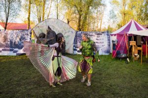 Lebendiges Mittelalter auf den Wiesen am Chiemsee im Seepark Bernau – Felden