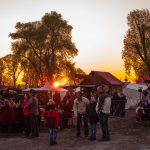 Lebendiges Mittelalter auf den Wiesen am Chiemsee im Seepark Bernau – Felden