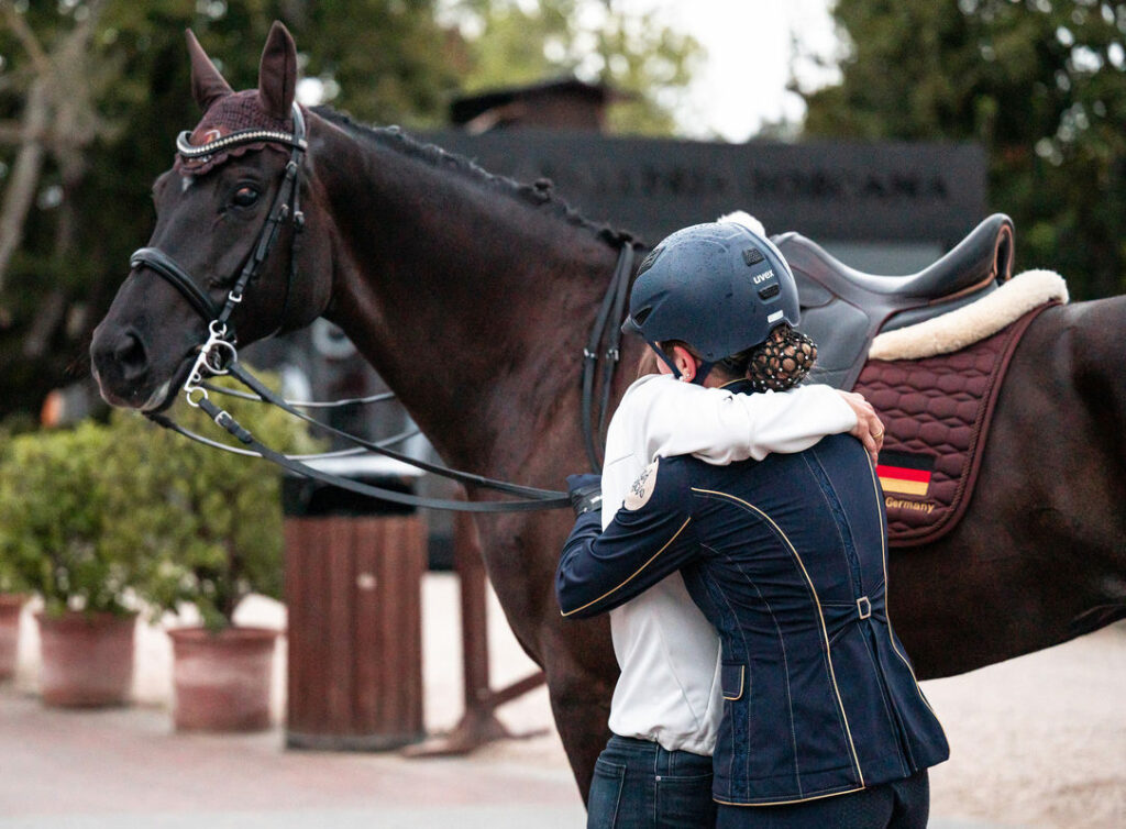 18-jährige Leonie Saugspier vom Samerberg gewinnt Goldmedaille im Reitsport „Working Equitation“