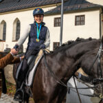 Bei den Europameisterschaften (Fite EM) in Working Equitation, der aufstrebenden Turnierform einer südeuropäischen Arbeitsreitweise, hat die 18-jährige Leonie Saugspier vom Samerberg mit ihrer 10-jährigen Stute (deutsches Sportpferd), in der Konkurrenz der Juniorenklasse M, die Goldmedaille und den Europameister-Titel gewonnen.