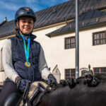 Bei den Europameisterschaften (Fite EM) in Working Equitation, der aufstrebenden Turnierform einer südeuropäischen Arbeitsreitweise, hat die 18-jährige Leonie Saugspier vom Samerberg mit ihrer 10-jährigen Stute (deutsches Sportpferd), in der Konkurrenz der Juniorenklasse M, die Goldmedaille und den Europameister-Titel gewonnen.