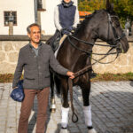 Bei den Europameisterschaften (Fite EM) in Working Equitation, der aufstrebenden Turnierform einer südeuropäischen Arbeitsreitweise, hat die 18-jährige Leonie Saugspier vom Samerberg mit ihrer 10-jährigen Stute (deutsches Sportpferd), in der Konkurrenz der Juniorenklasse M, die Goldmedaille und den Europameister-Titel gewonnen.