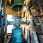 Die Glocken der Dorfkirche St. Peter in Steinkirchen: Eine Zeitreise durch Freud und Leid