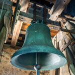 Die Glocken der Dorfkirche St. Peter in Steinkirchen: Eine Zeitreise durch Freud und Leid