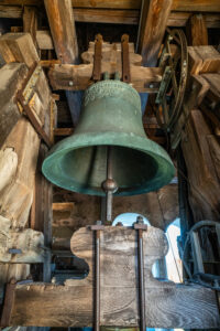 Die Glocken der Dorfkirche St. Peter in Steinkirchen: Eine Zeitreise durch Freud und Leid