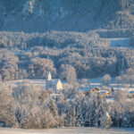 Ein Wintermärchen auf dem Samerberg: Magische Momente in verschneiter Idylle