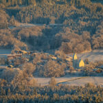 Ein Wintermärchen auf dem Samerberg: Magische Momente in verschneiter Idylle
