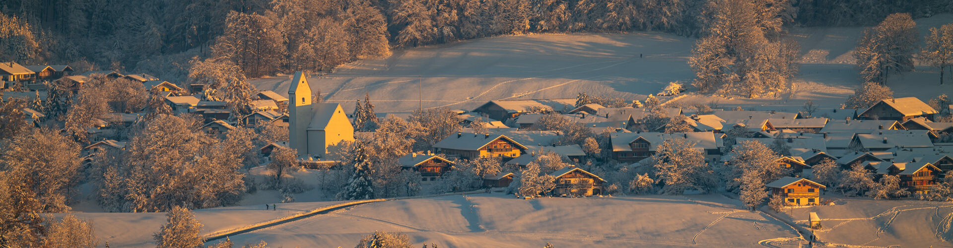 Ein Wintermärchen auf dem Samerberg: Magische Momente in verschneiter Idylle